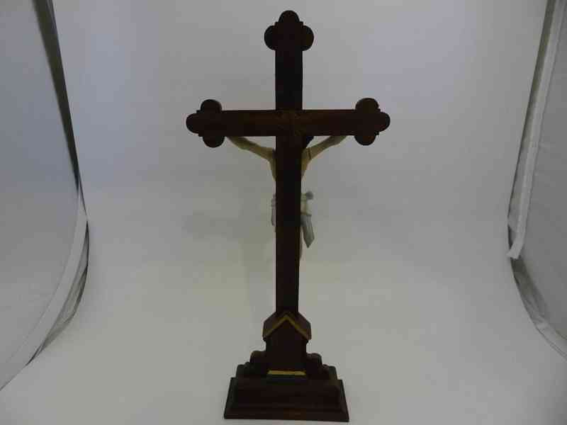 Krásný starý dřevěný Kříž Ježíš Kristus na Kříži - foto 7