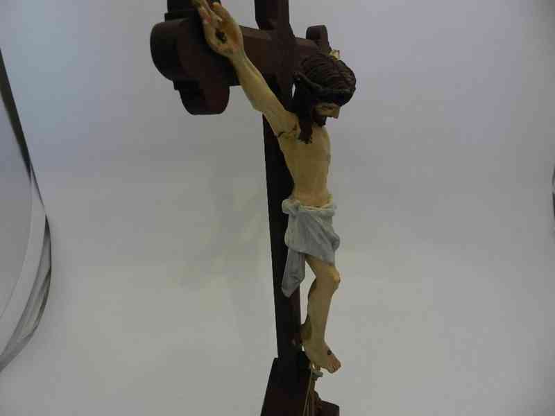 Krásný starý dřevěný Kříž Ježíš Kristus na Kříži - foto 4
