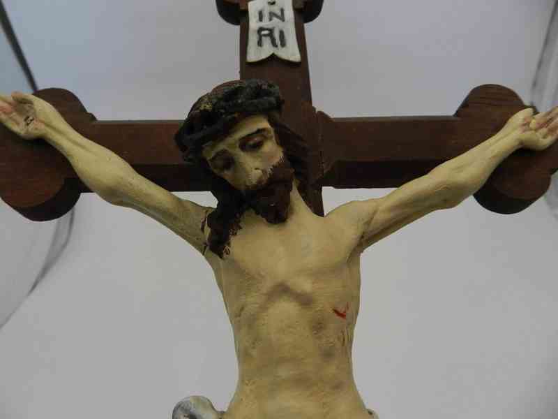 Krásný starý dřevěný Kříž Ježíš Kristus na Kříži - foto 3