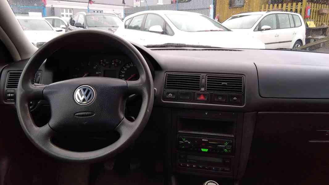 VOLKSWAGEN Golf 1,6i16V Comfortline ČR - foto 16