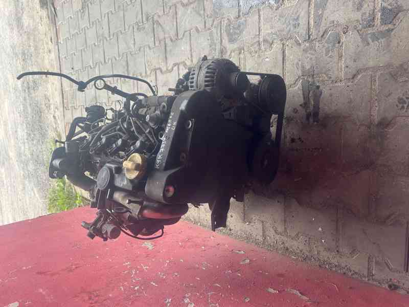 Motor 1,5 DCI 78KW K9K 77 Renault Megane kompletní - foto 2