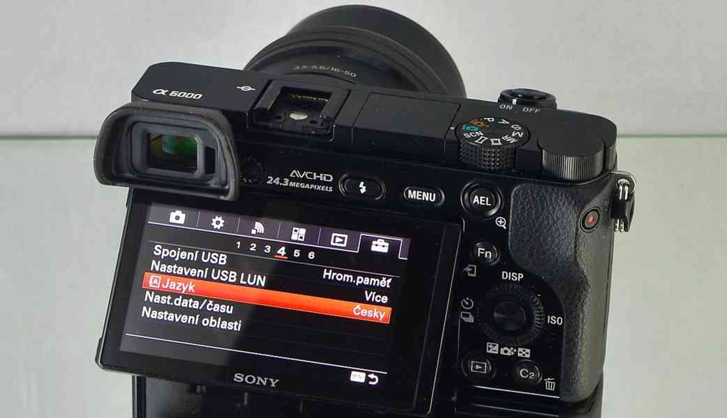 Sony A6000Y+2 objektivy*24 Mpix*Full HDV* 5600 Exp - foto 8