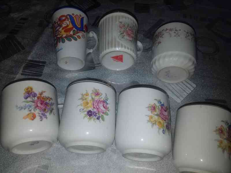 Hrnečky na čaj s květinovým motivem - foto 4