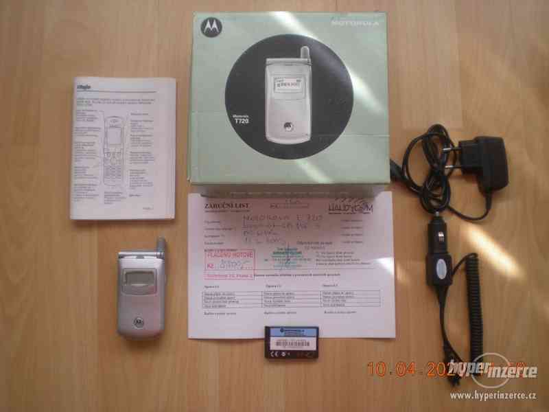Motorola T720 - funkční véčkový mobilní telefon - foto 1