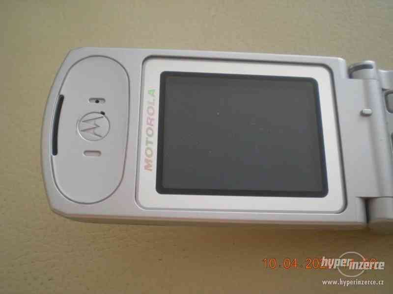 Motorola T720 - funkční véčkový mobilní telefon - foto 4