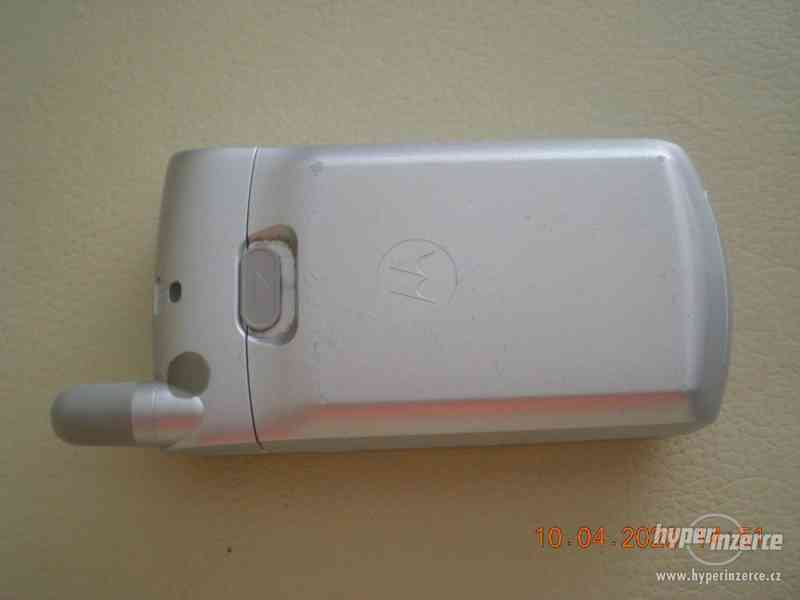 Motorola T720 - funkční véčkový mobilní telefon - foto 10
