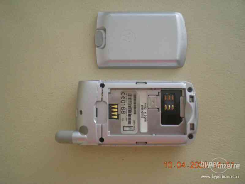 Motorola T720 - funkční véčkový mobilní telefon - foto 11