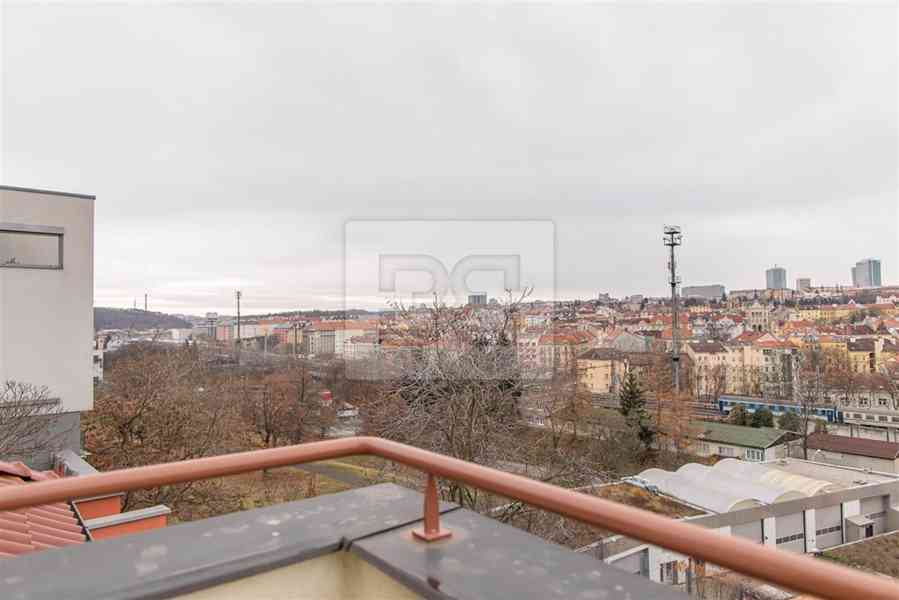 Zcela nový, luxusní byt 1+kk s balkónem v prvorepublikové vile, Praha 2, ulice Perucká - foto 1