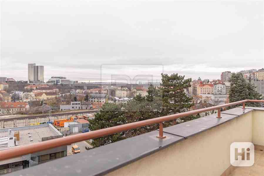 Zcela nový, luxusní byt 1+kk s balkónem v prvorepublikové vile, Praha 2, ulice Perucká - foto 10