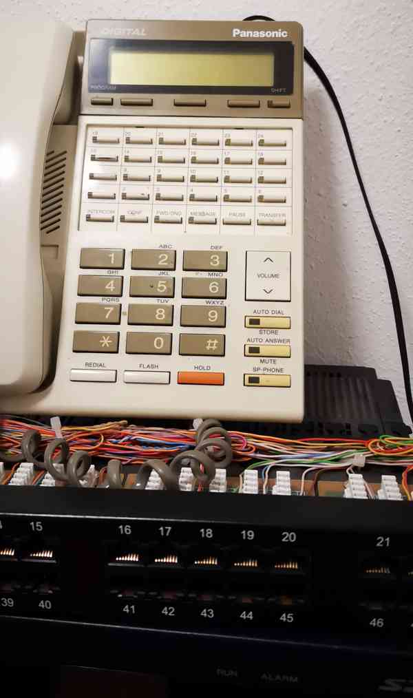  Telefonní ústředna Panasonic TDA100 Hybrid IP-PBX - foto 2