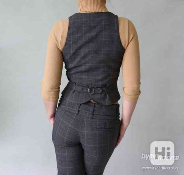 Kalhotový vestový kostýmek Orsay vel.34 - foto 9