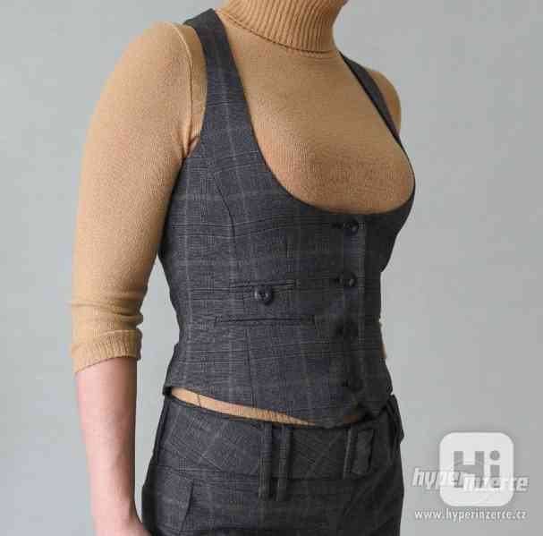 Kalhotový vestový kostýmek Orsay vel.34 - foto 10