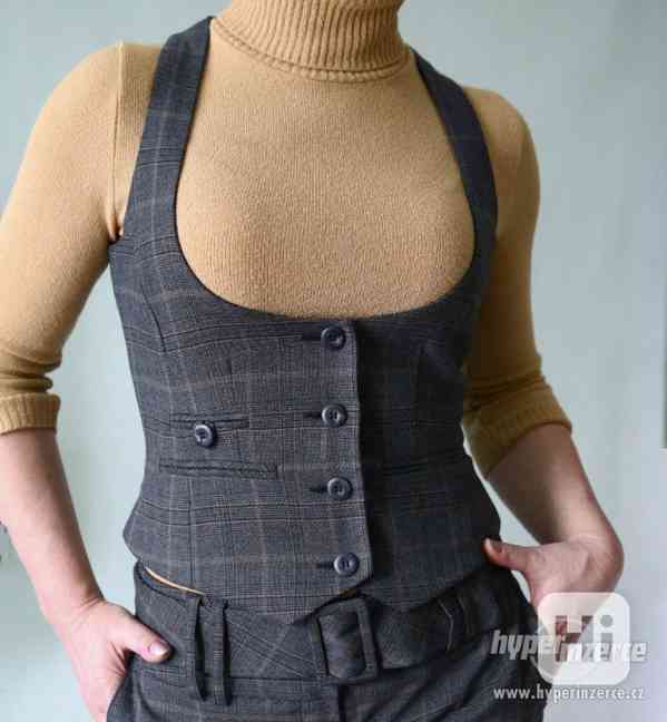 Kalhotový vestový kostýmek Orsay vel.34 - foto 11