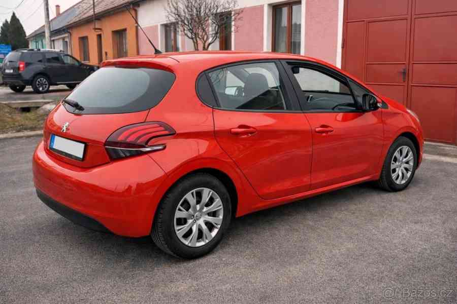 Peugeot 208 1,2   60 kW, 2017, 31 000 km, 1. maj - foto 2