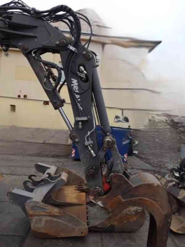 5.7t rypadlo pás Mecalac 6MCR - foto 7