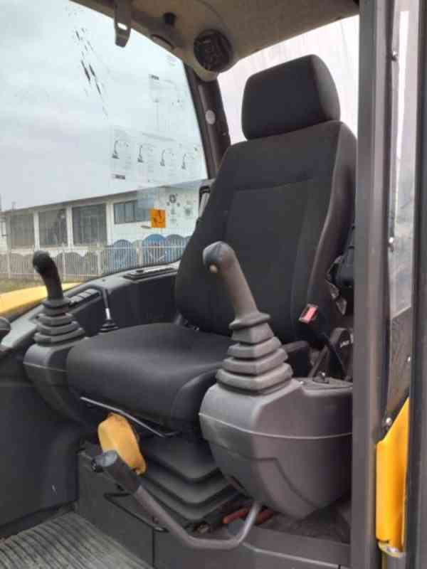 5.7t rypadlo pás Mecalac 6MCR - foto 4