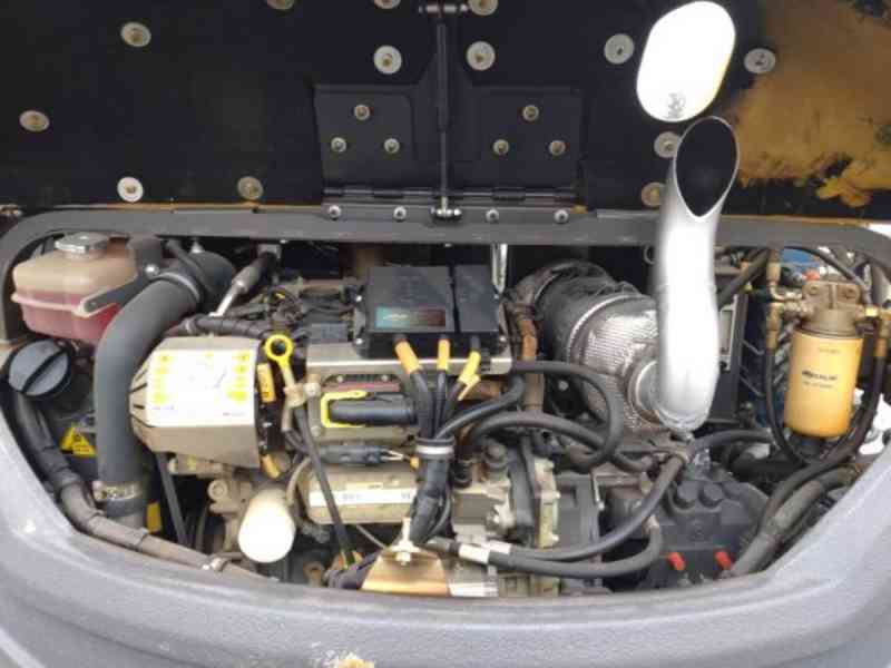 5.7t rypadlo pás Mecalac 6MCR - foto 6