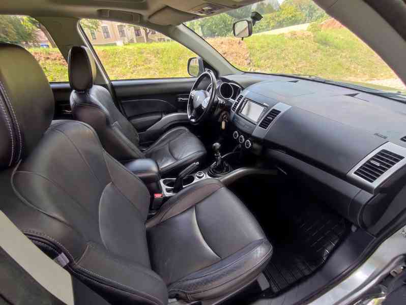 Peugeot 4007 2.2HDi 115kW NAVI/xenony/kůže/kamera - foto 10