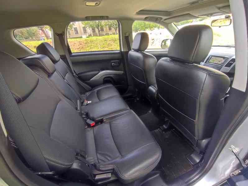 Peugeot 4007 2.2HDi 115kW NAVI/xenony/kůže/kamera - foto 11