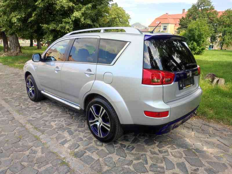 Peugeot 4007 2.2HDi 115kW NAVI/xenony/kůže/kamera - foto 7