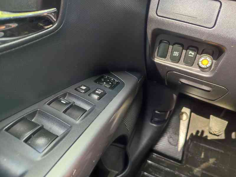 Peugeot 4007 2.2HDi 115kW NAVI/xenony/kůže/kamera - foto 16