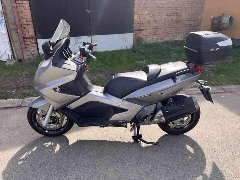 Skútr Gilera GP 800 (2011) Malossi - foto 4