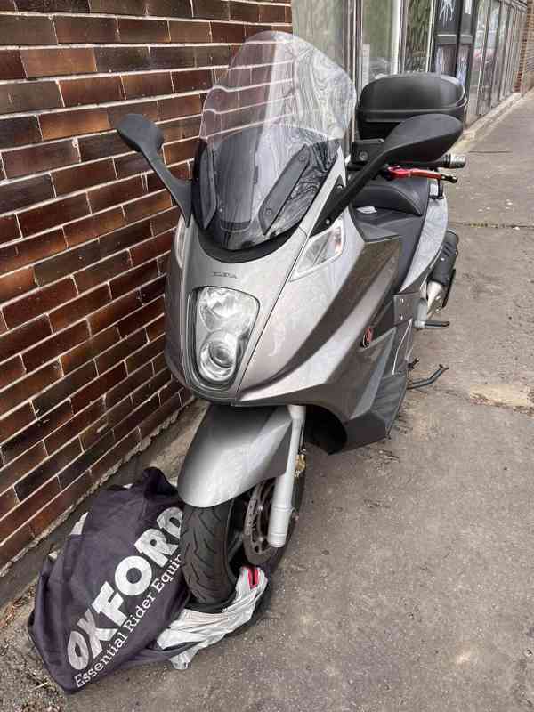 Skútr Gilera GP 800 (2011) Malossi - foto 3