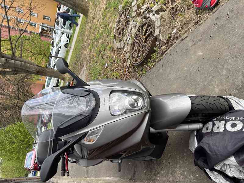 Skútr Gilera GP 800 (2011) Malossi - foto 5