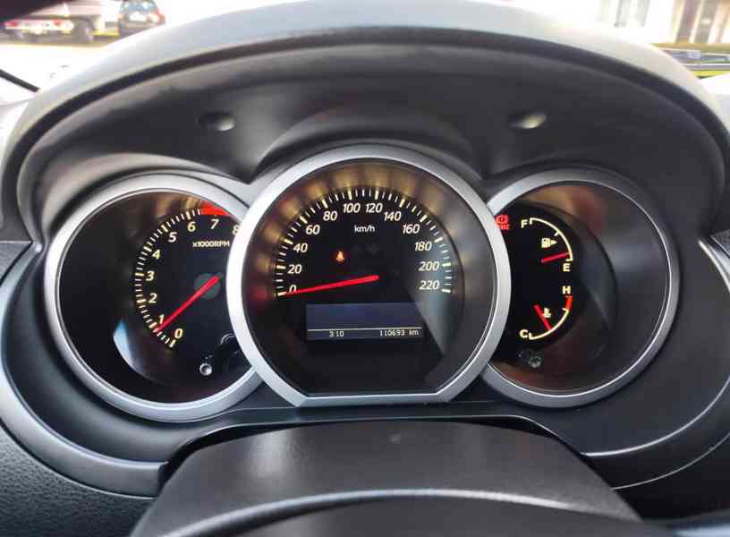 Suzuki Grand Vitara 2.4i 4x4 benzín 124kw - foto 12