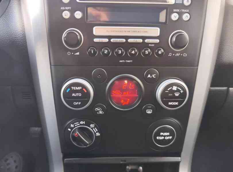 Suzuki Grand Vitara 2.4i 4x4 benzín 124kw - foto 13