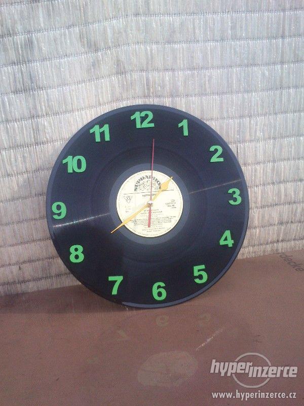 Hodiny z gramodesek - foto 3