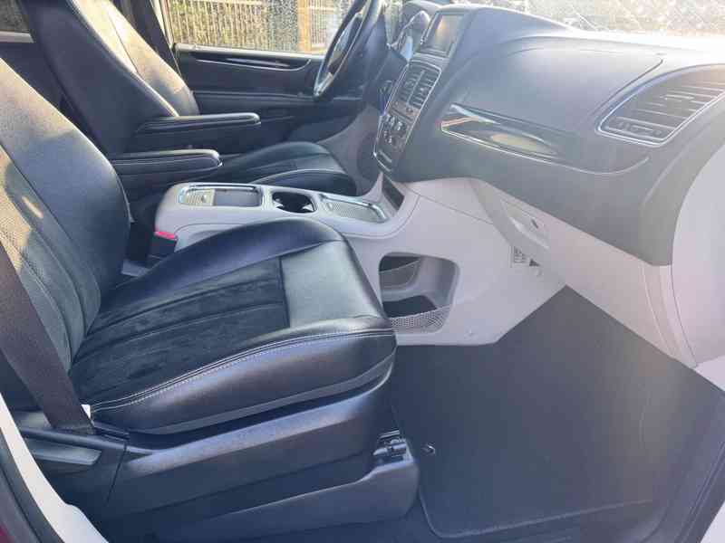 Dodge Grand Caravan 3,6 SXT S type Crew 2018 DPH - foto 12