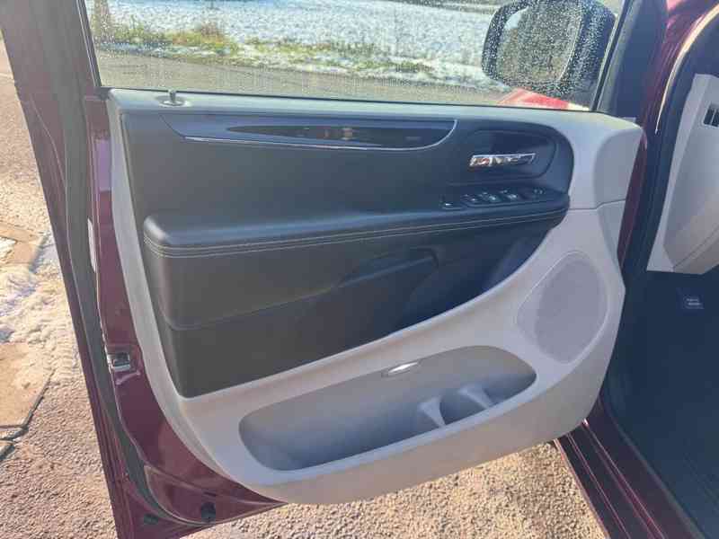 Dodge Grand Caravan 3,6 SXT S type Crew 2018 DPH - foto 16