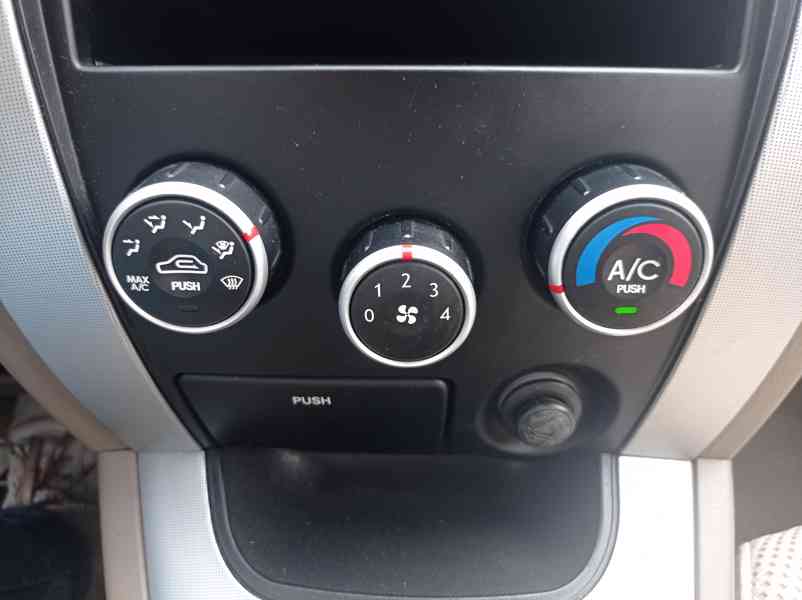 Hyundai Tucson 2.0 CRDi 4x4/103kW/1Maj - foto 26