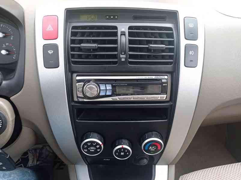 Hyundai Tucson 2.0 CRDi 4x4/103kW/1Maj - foto 25