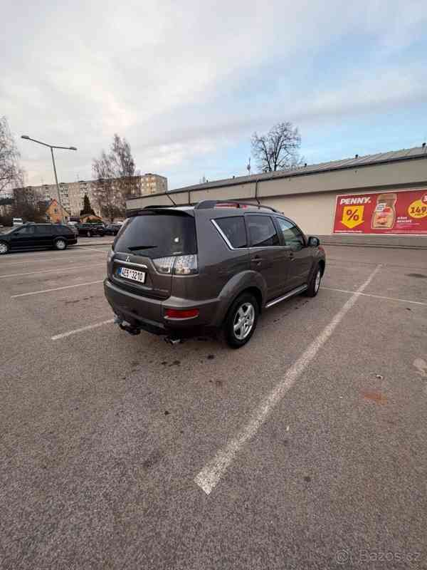 Mitsubishi Outlander - foto 2