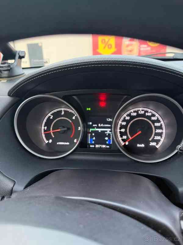 Mitsubishi Outlander - foto 3