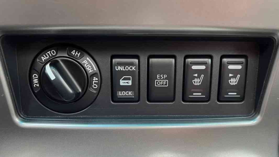 Nissan Pathfinder 2.5 dCi Premium Aut. 128kw - foto 12