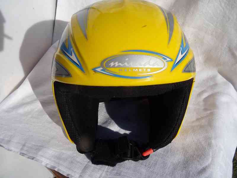 Dětská lyžařská přilba , velikost 48 . - foto 4