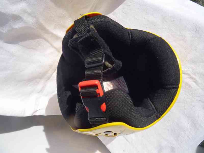 Dětská lyžařská přilba , velikost 48 . - foto 5