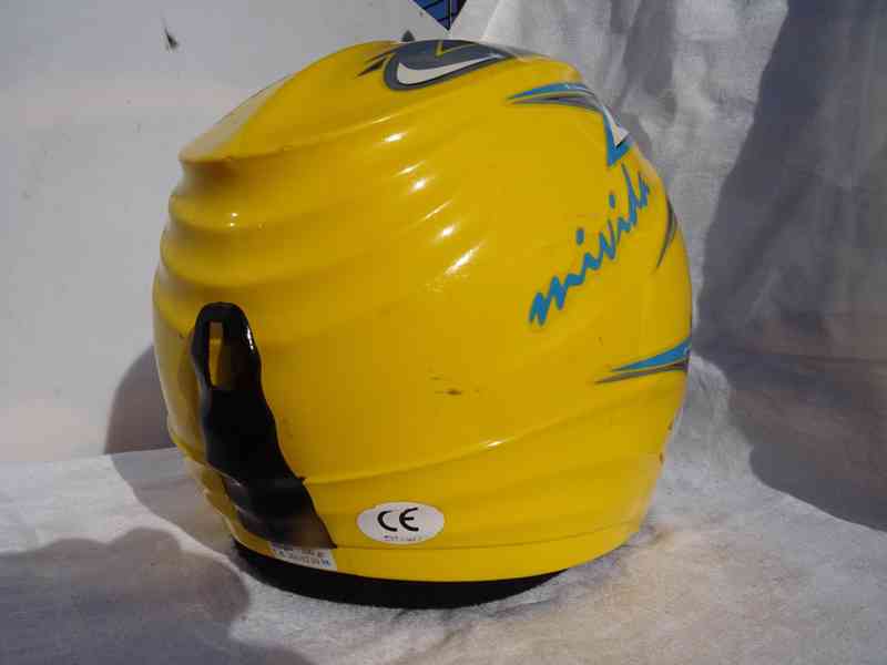 Dětská lyžařská přilba , velikost 48 . - foto 2