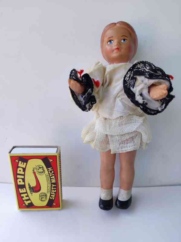Retro dětská panenka v kroji - foto 2