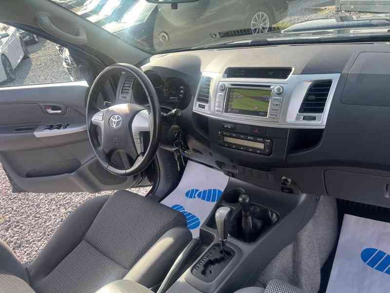 Toyota Hilux 3,0D4D Double Cab Life 4x4 Aut. 126kw - foto 3
