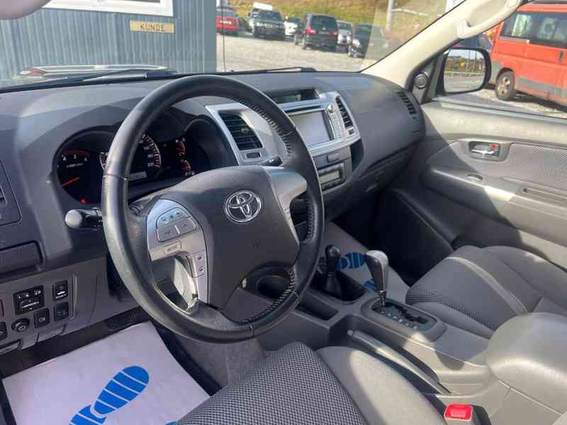 Toyota Hilux 3,0D4D Double Cab Life 4x4 Aut. 126kw - foto 7