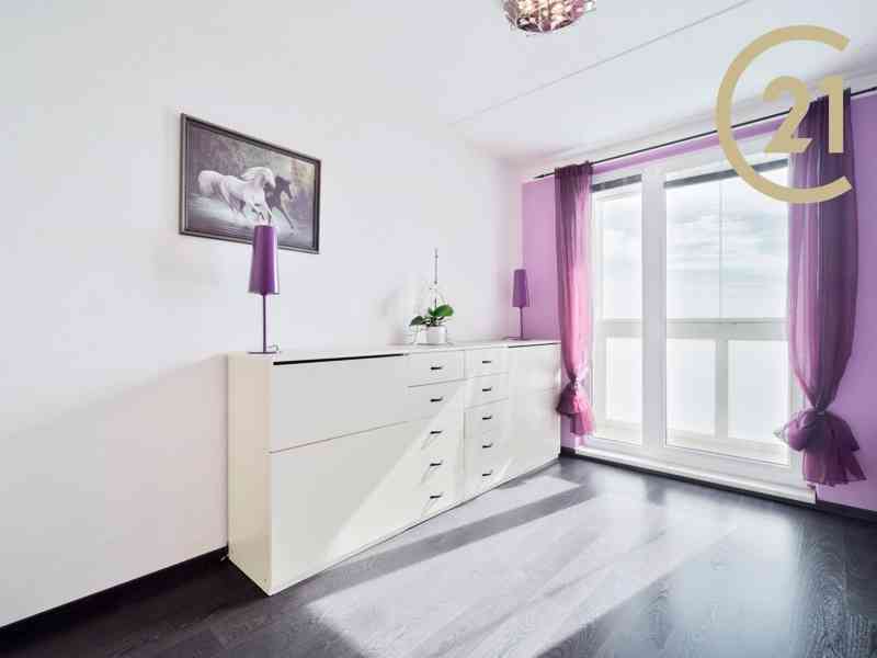 Rekonstruovaný světlý byt 3+kk, 67 m2, se zasklenou lodžií - Praha, Modřany - foto 2