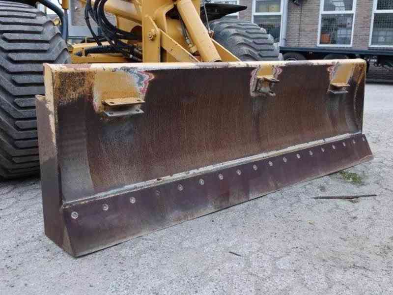 Grejdr New Holland 106.6 - foto 7