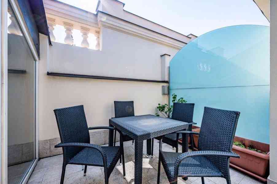 Luxusní mezonetový byt 3+kk s terasou a bazénem na Vinohradech, ulice Italská, 107m2 - foto 4