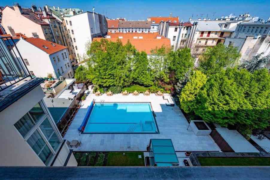 Luxusní mezonetový byt 3+kk s terasou a bazénem na Vinohradech, ulice Italská, 107m2 - foto 2