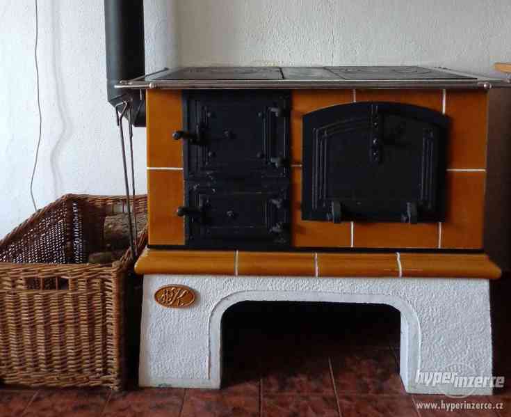 Prodám přenosný kachlový sporák - foto 1