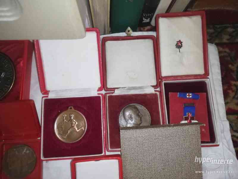 Medaile - plakety - různé - vše vyfocené na fotu - foto 9